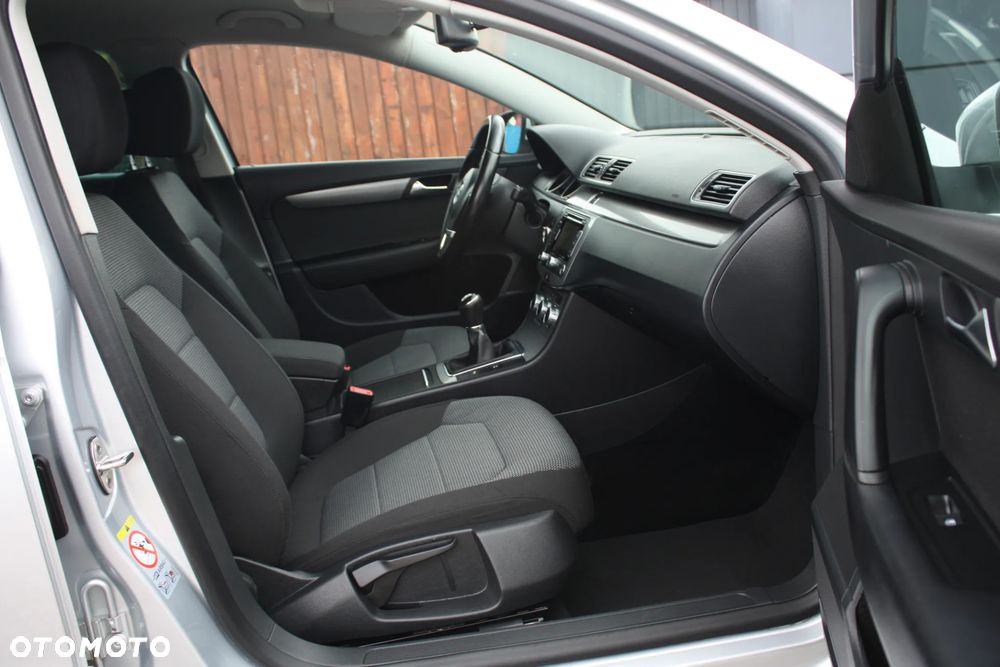 Volkswagen Passat Variant 2.0 Blue TDI SCR Comfortline - 31