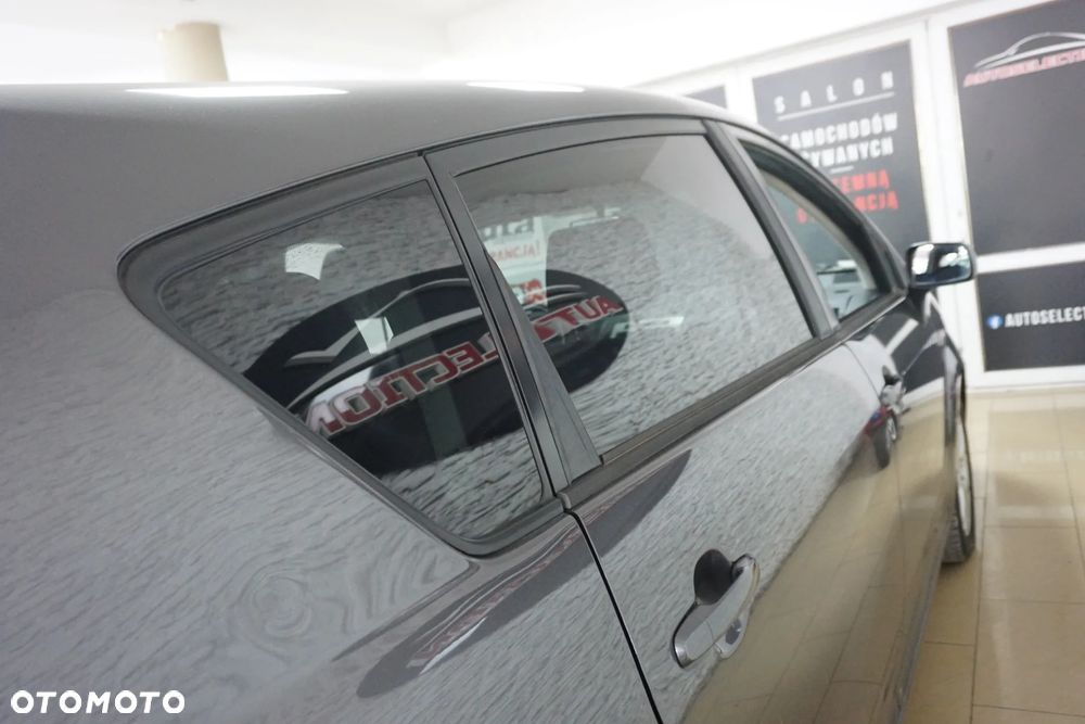 Toyota Corolla Verso 1.6 Luna - 17