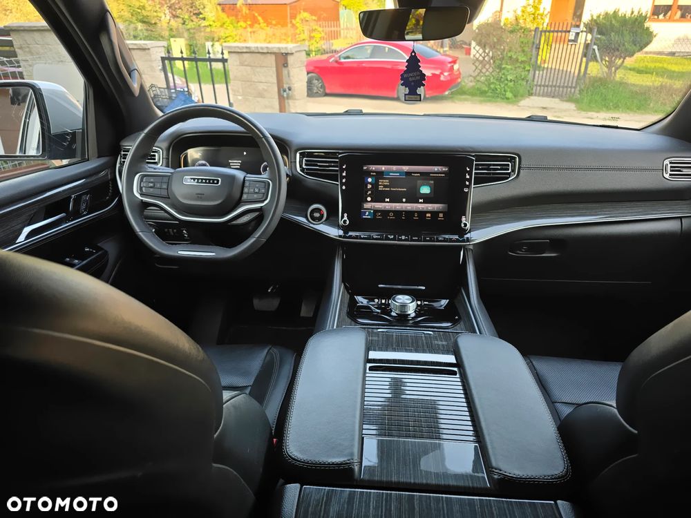 Jeep Wagoneer - 17