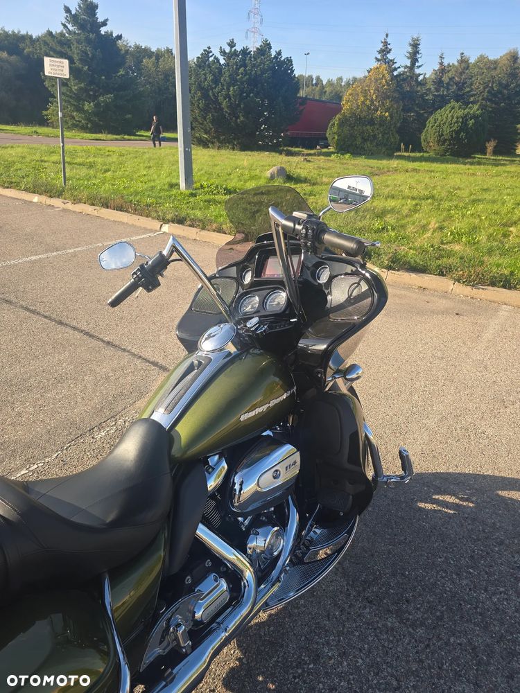 Harley-Davidson Touring Road Glide - 2