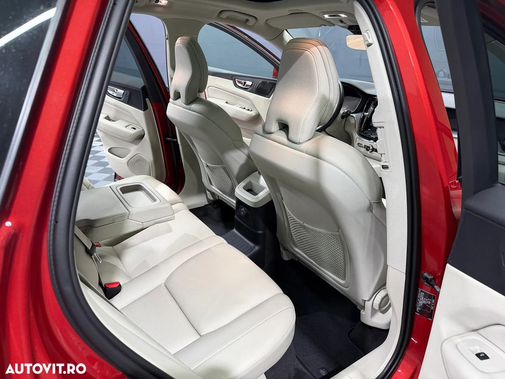 Volvo XC 60 T8 Twin Engine AWD Momentum - 20