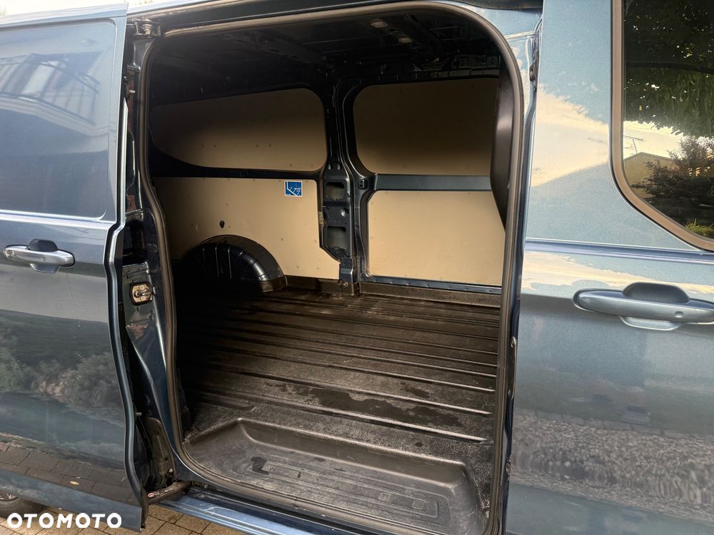 Ford Transit Custom 320 L2H1 Limited 2.0 150KM - 23
