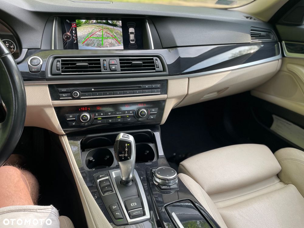 BMW Seria 5 525d xDrive - 13