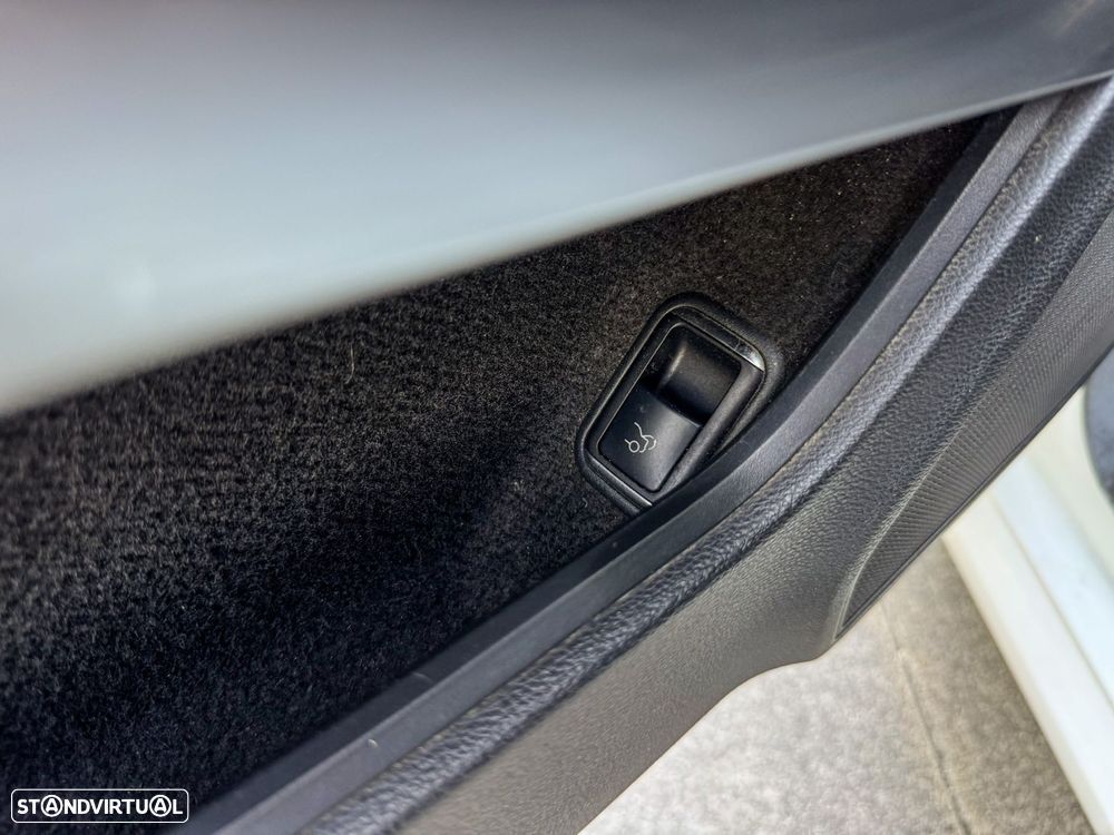 Mercedes-Benz E 220 CDi Avantgarde BlueEfficiency - 41