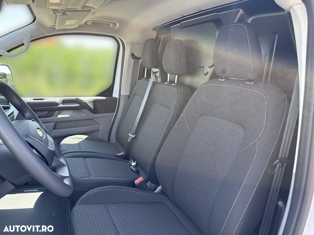 Ford TRANSIT CUSTOM - 12