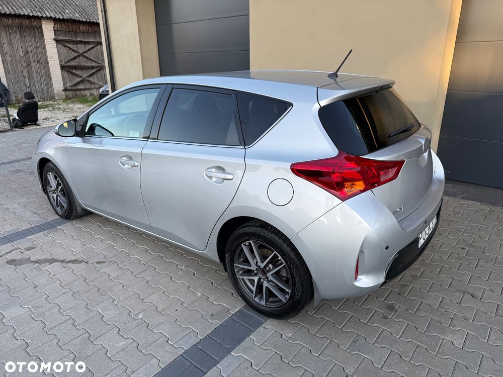 Toyota Auris 1.6 Premium Comfort - 34