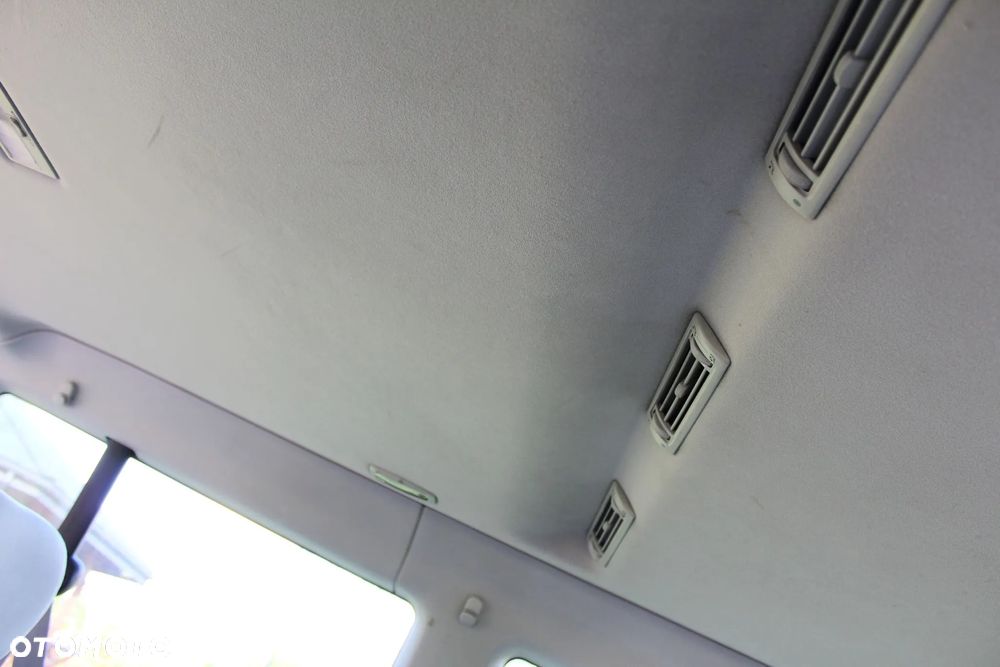 Volkswagen Caravelle GL - 31