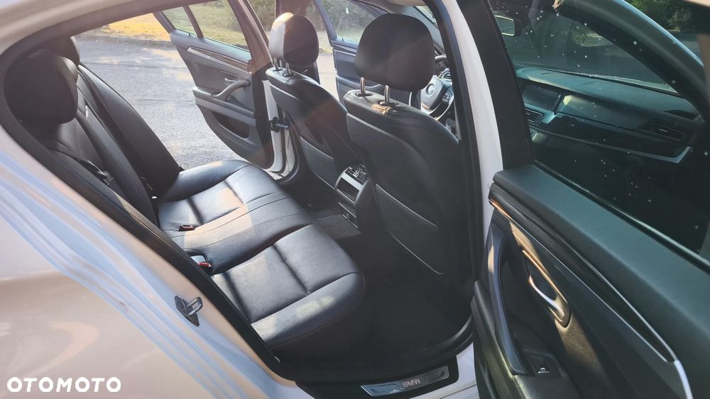 BMW Seria 5 520d Luxury Line - 12