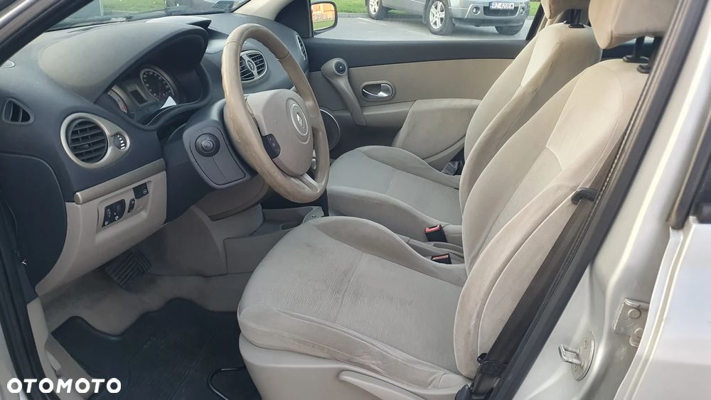 Renault Clio - 16