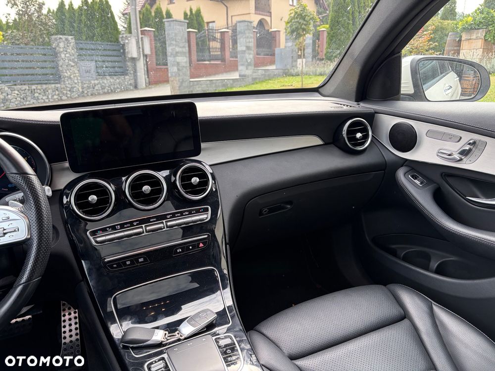Mercedes-Benz GLC 300 4Matic 9G-TRONIC AMG Line Plus - 21