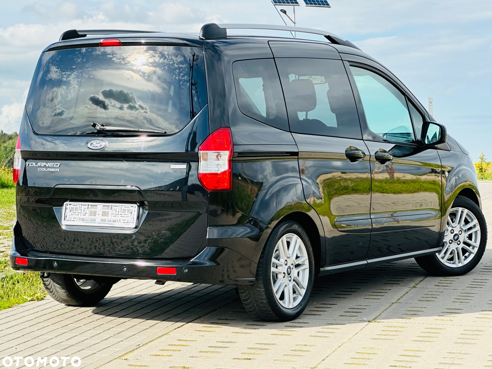 Ford Tourneo Courier 1.0 EcoBoost Titanium - 19