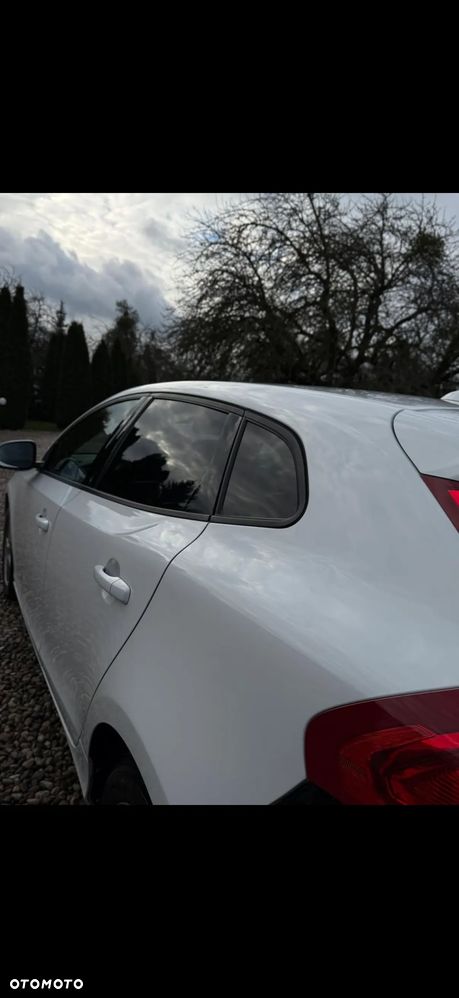 Volvo V40 D3 Momentum - 4