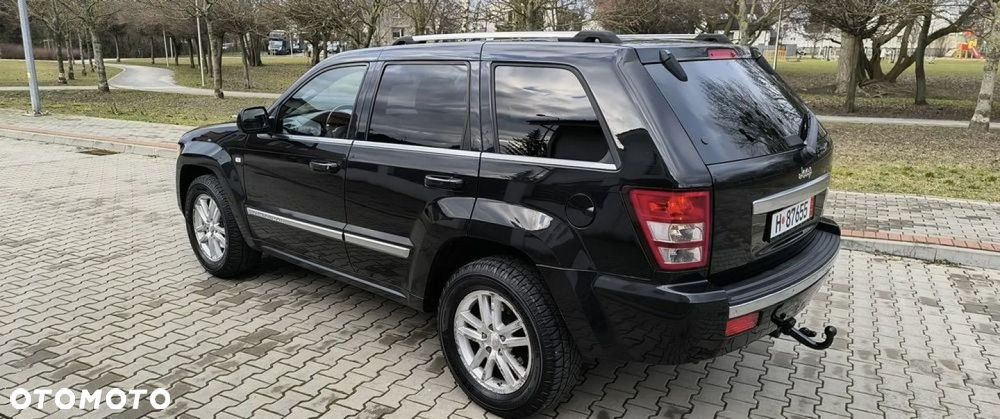 Jeep Grand Cherokee - 32