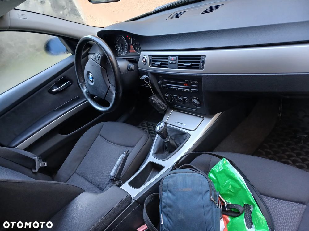 BMW Seria 3 320i - 16