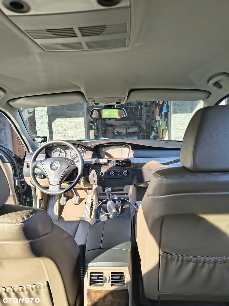 BMW Seria 5 525d - 30