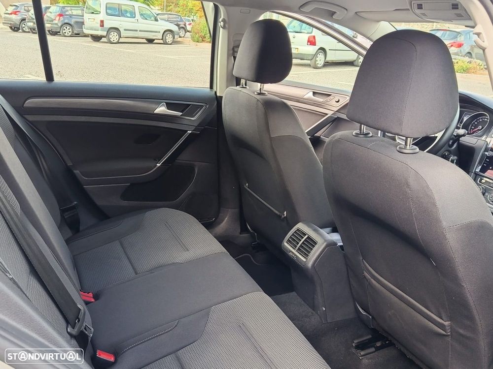 VW Golf 1.6 TDI Confortline - 24