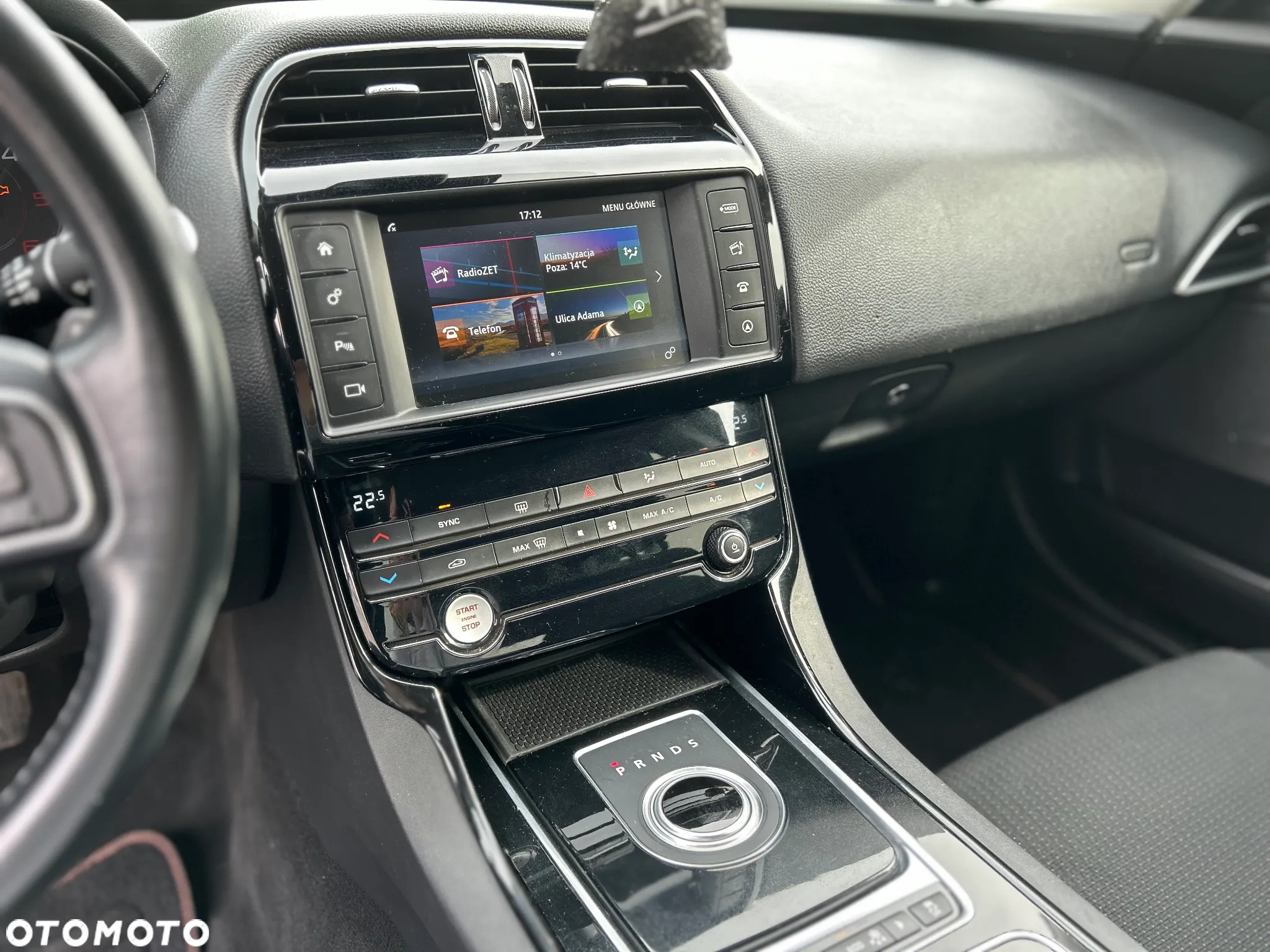 Jaguar XE 2.0 D Prestige - 9