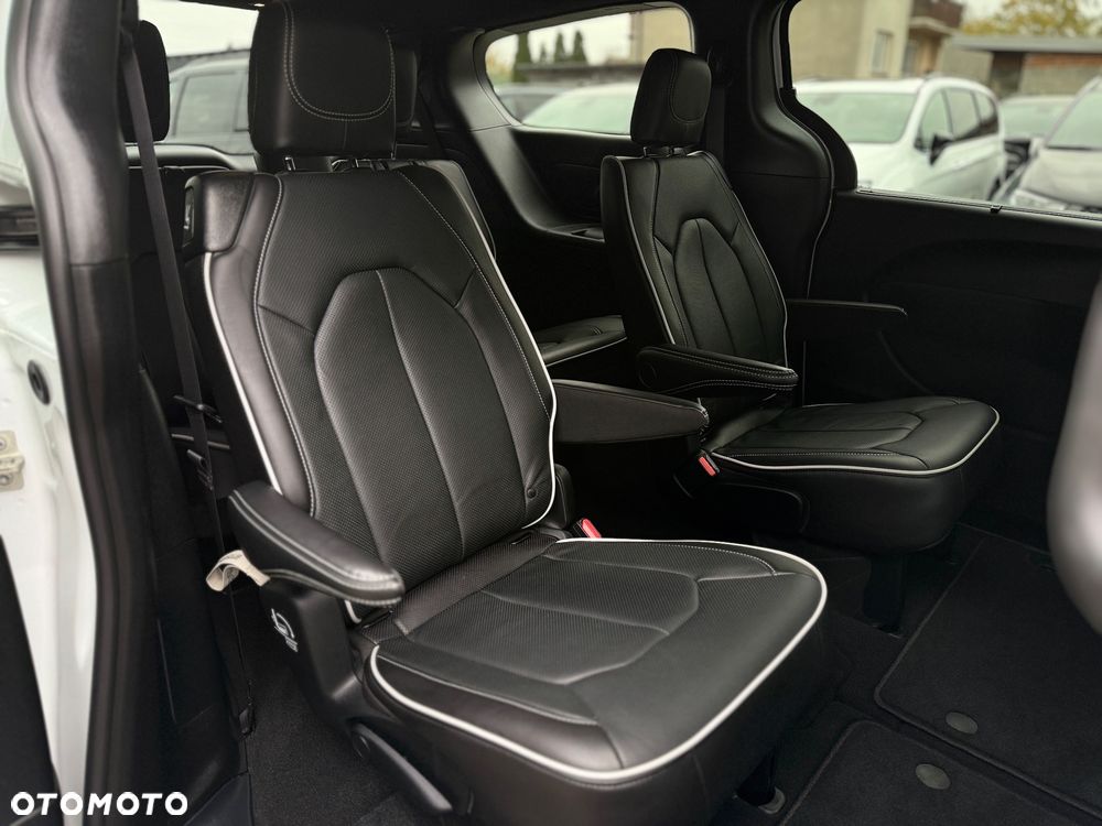 Chrysler Pacifica - 28