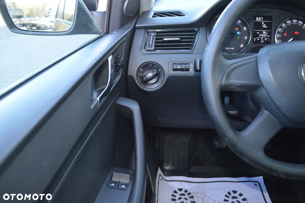 Skoda RAPID 1.2 TSI Ambition - 19