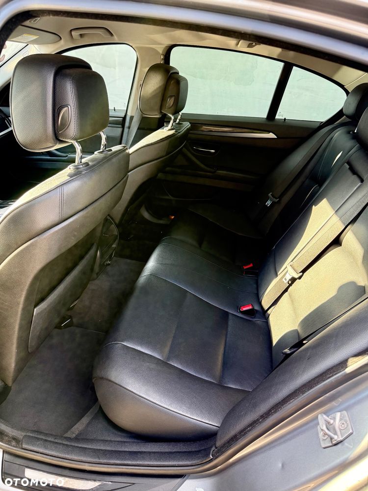 BMW Seria 5 530d xDrive - 14