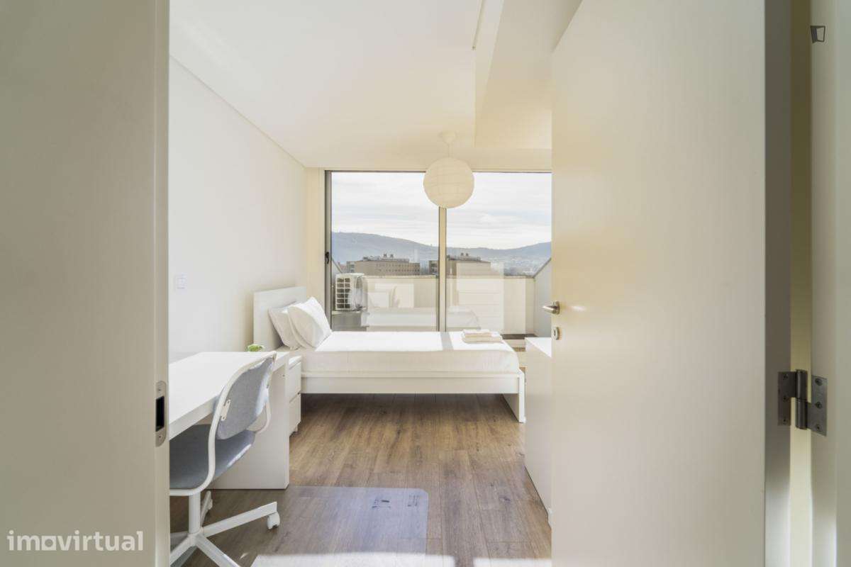 Quarto - localizado em Sé de Braga e São Lázaro Braga - Grande imagem: 3/25