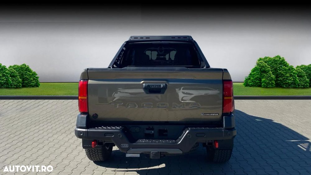Toyota Tacoma - 4
