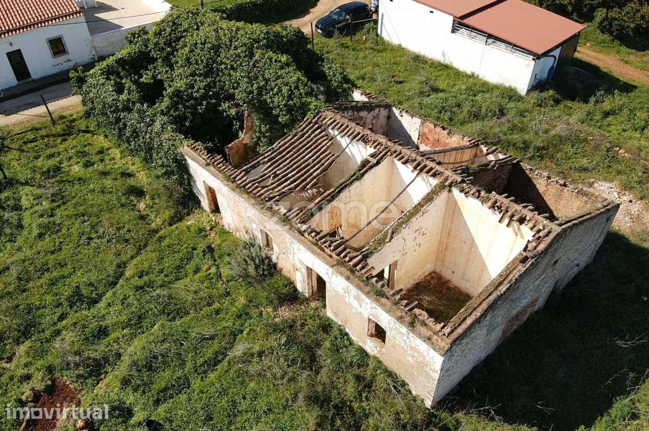 Moradia com 250m2 para recuperar em Carrasqueiro, Paderne, Albufeira - Grande imagem: 5/35