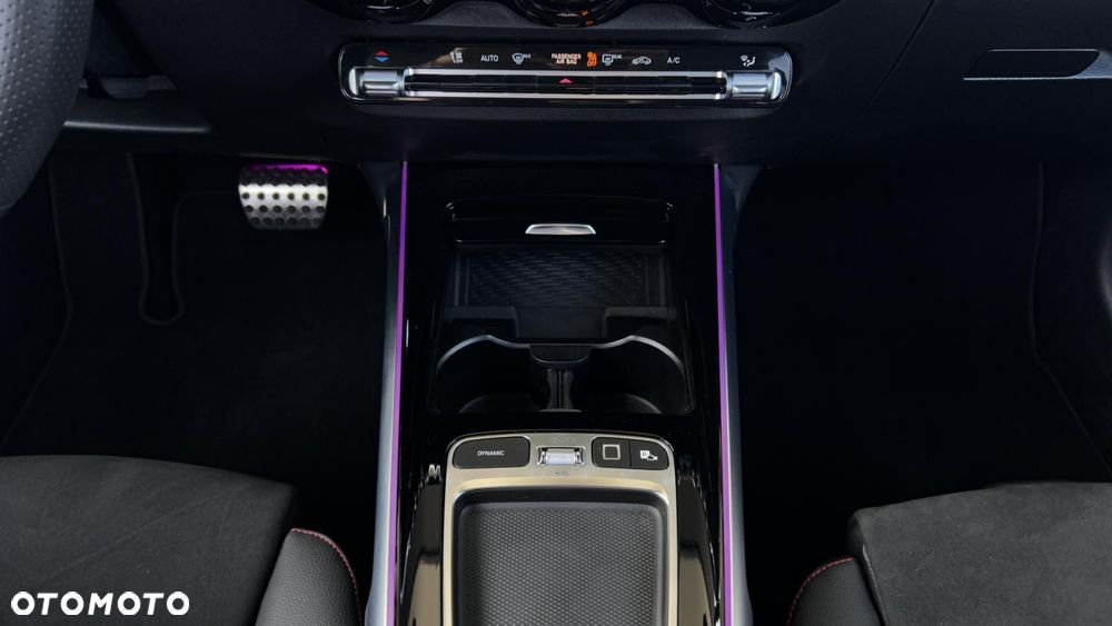 Mercedes-Benz GLB 200 AMG Line 7G-DCT - 20