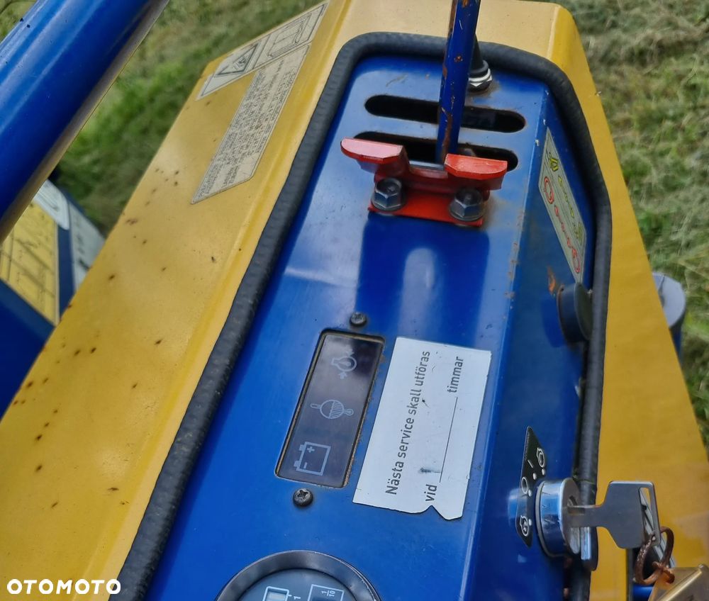 Kubota Canycon S100. Wozidło Gąsienicowe. Japońska Wywrotka w Pełni Hydrauliczna. Samo-załadowcza łyżka. Kiper Obrotowy! Silnik Kubota 3cylindry. Potężna moc. Szybka wolna jazda! Tylko 351 MTG. 2015rok prod. Ani deka luzów czy wycieków! Maszyna Sprowadzona z Norwegii z urzędu komunalnego. Używana raz do roku. Wielka Okazja! - 5