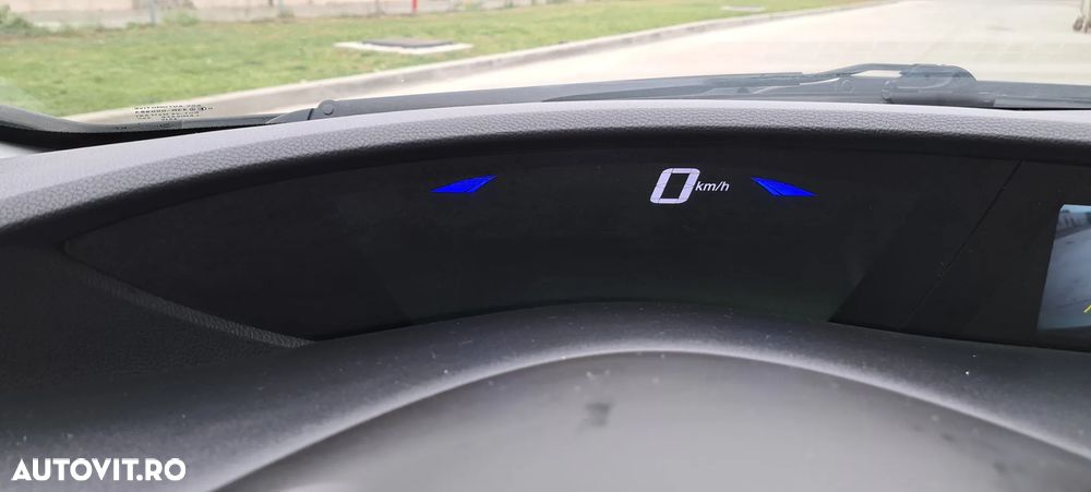 Honda Civic 1.6 i-DTEC Lifestyle Black Edition - 26