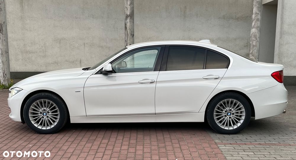 BMW Seria 3 320d Luxury Line - 12