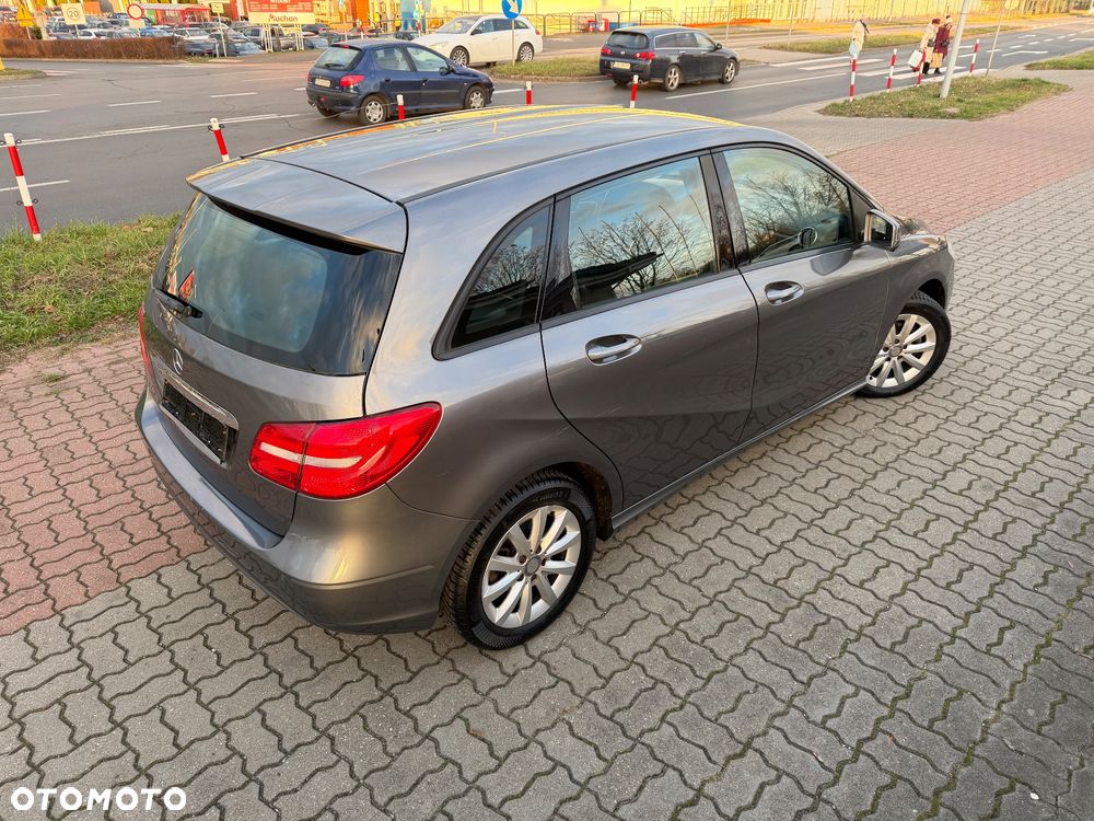 Mercedes-Benz Klasa B 180 BlueEFFICIENCY Edition - 33