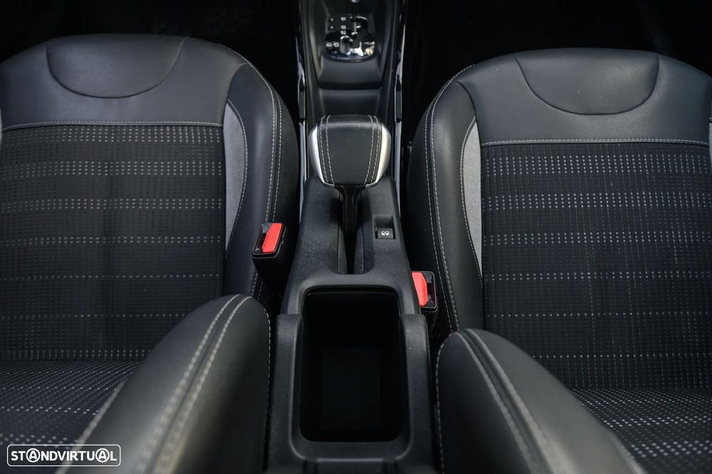 Peugeot 2008 1.2 PureTech Allure EAT6 - 25