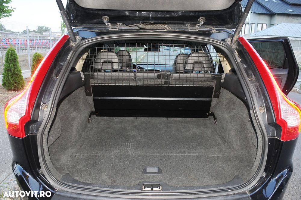 Volvo XC 60 D4 AWD Rdesign - 13