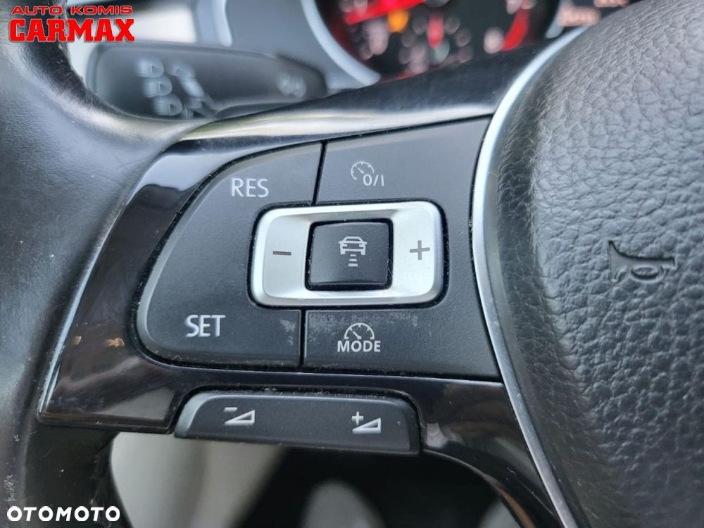 Volkswagen Passat - 13