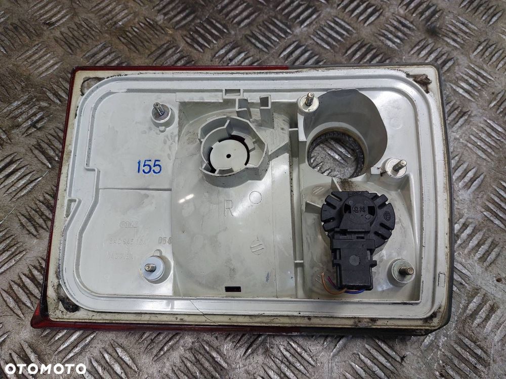 LAMPA PRAWY TYŁ W KLAPĘ AUDI 80 B4 SEDAN 8A0945094 - 4