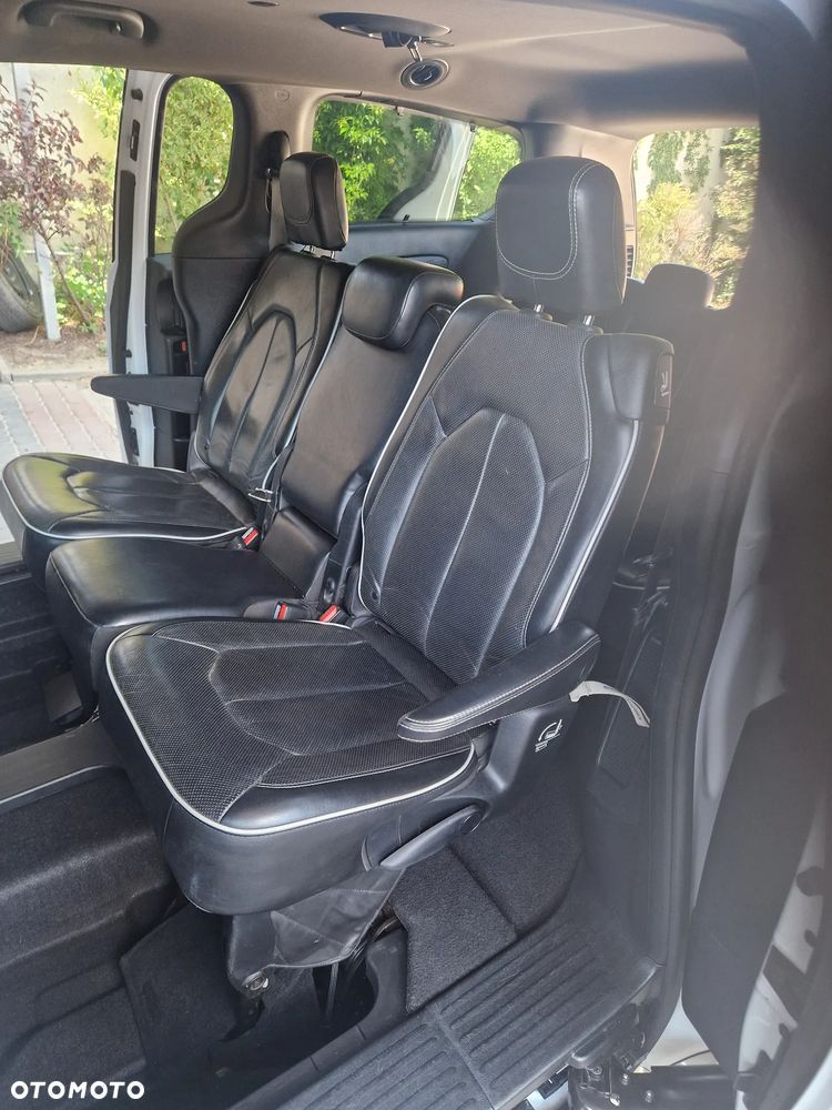 Chrysler Pacifica - 24
