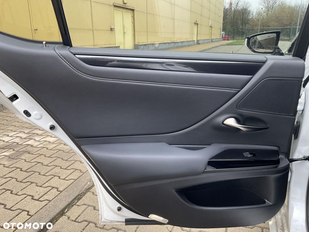 Lexus ES 300h Business Edition - 16