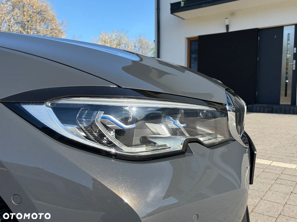 BMW Seria 3 330i - 9