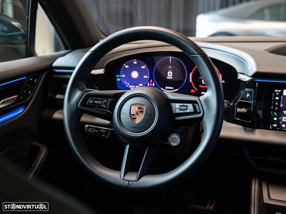 Porsche Macan Electric 4 - 25