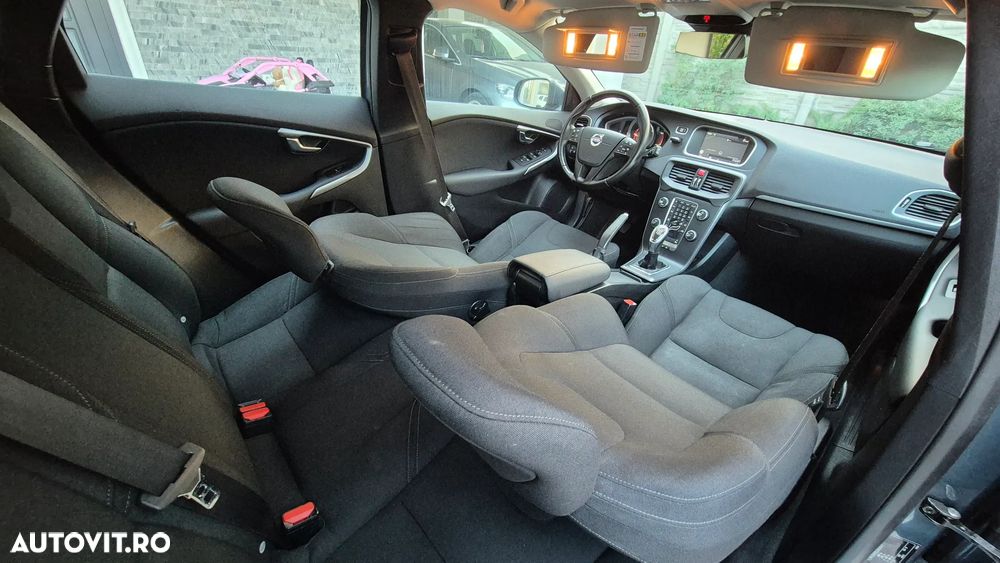 Volvo V40 D2 R Design - 16