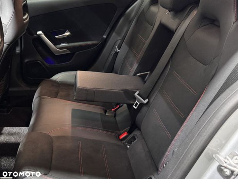 Mercedes-Benz Klasa A 220 4-Matic AMG Line 8G-DCT - 12