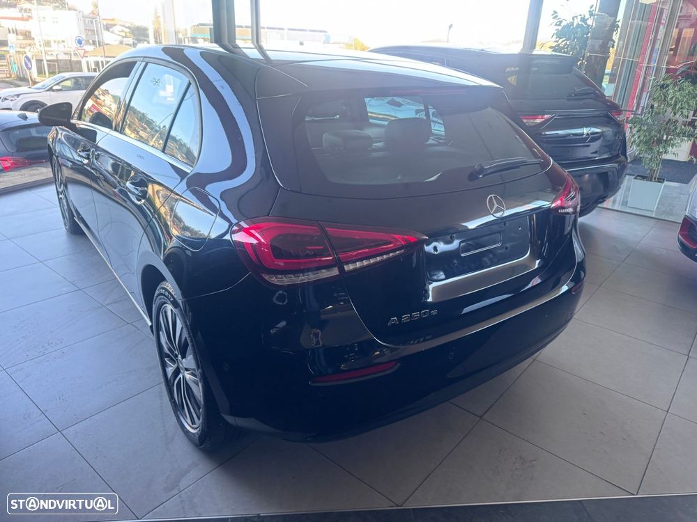 Mercedes-Benz A 250 e 8G-DCT - 3