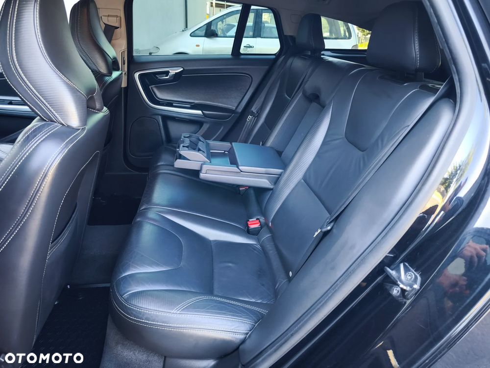 Volvo V60 D3 R-Design - 20