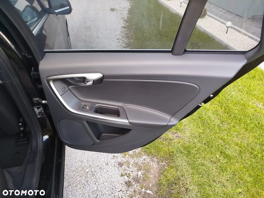 Volvo V60 D4 Geartronic Summum - 34