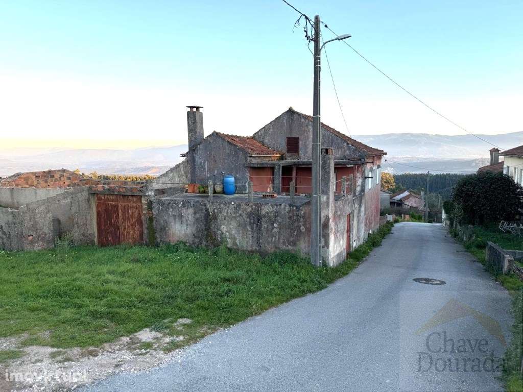 Moradia T3 com logradouro para recuperar - 15 minutos de Coimbra - Grande imagem: 2/20