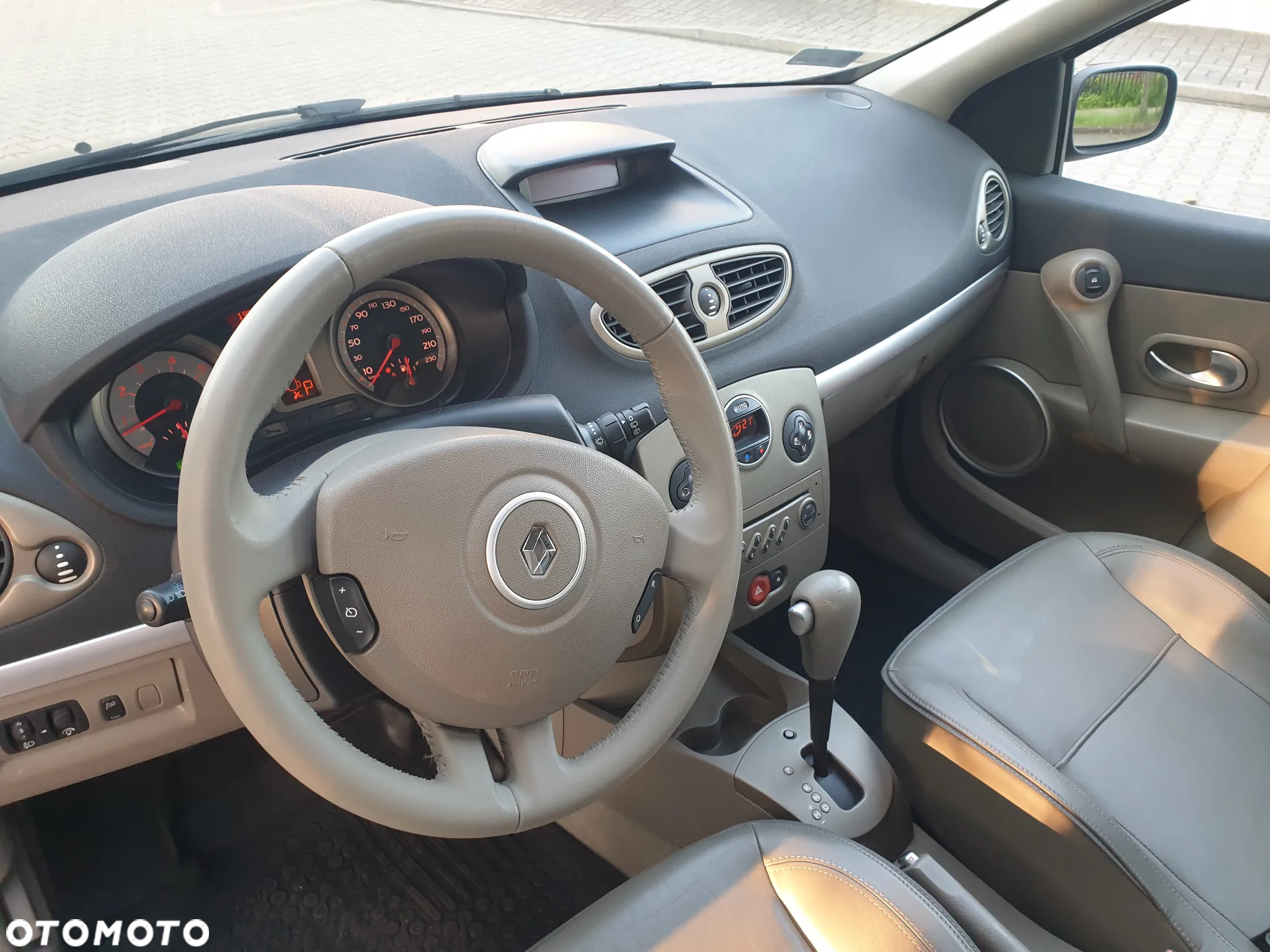 Renault Clio - 16
