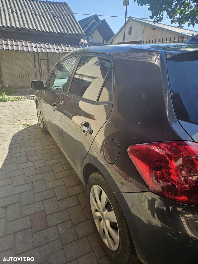 Toyota Auris 2.0 D-4D Sol - 2