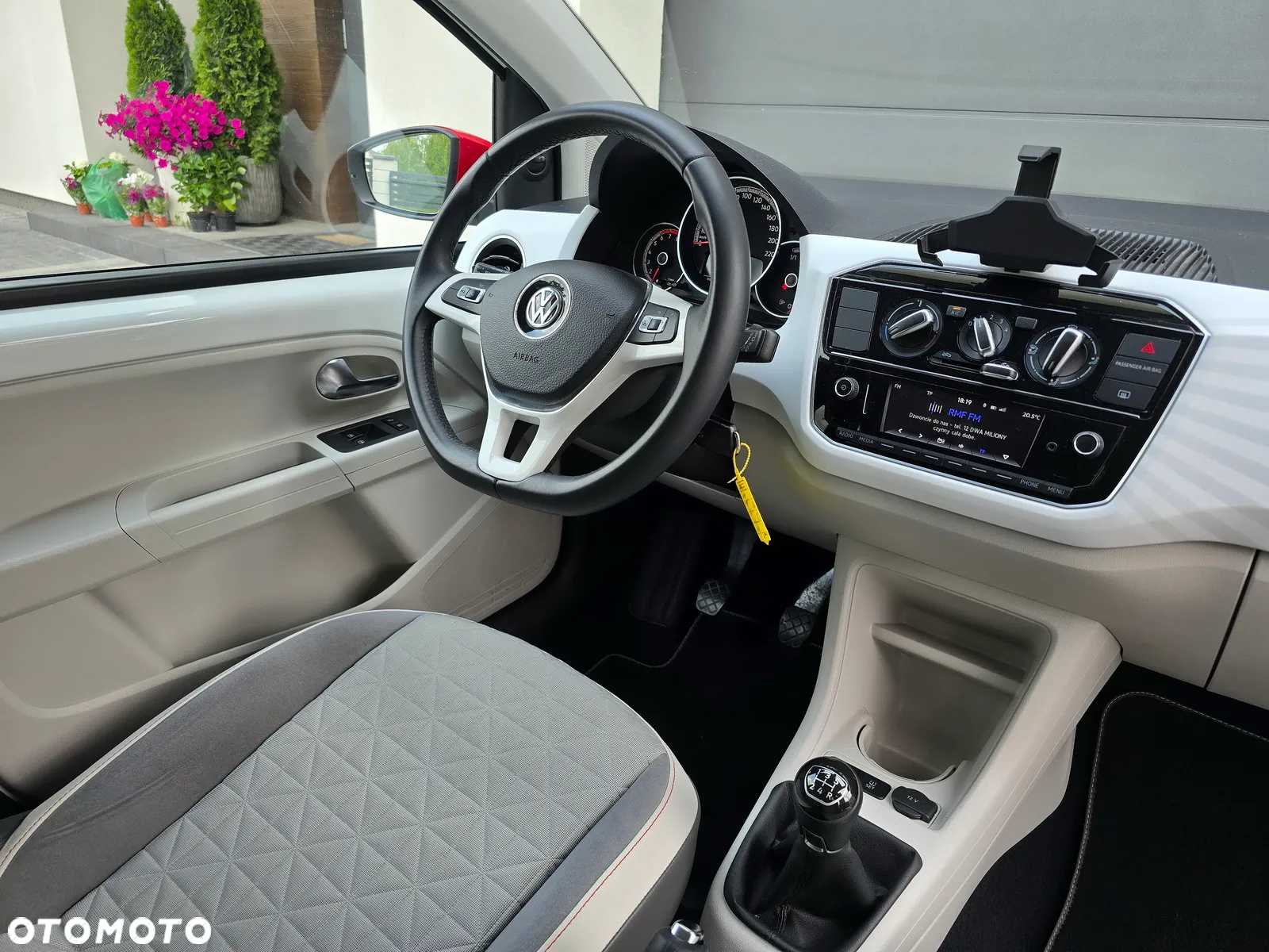 Volkswagen up! 1.0 beats - 33