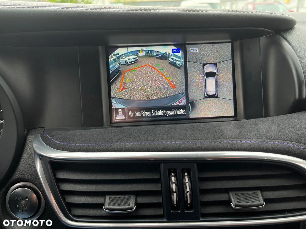 Infiniti Q30 - 27